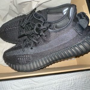 Yeezy Boost 350 (6) black